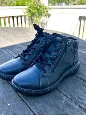 Clarks Caroline Park Black Lace-Up Ankle Boots with Side Zip